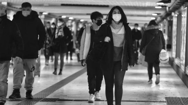 CNSU a decis noile restricții pentru valul 5 al pandemiei! Măştile textile şi cele din plastic transparent sunt interzise