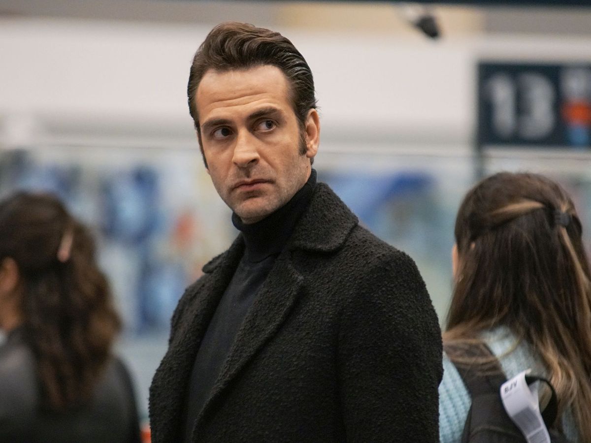 Erhan Alpay, actorul care îl interpretează pe Akîn, în “Fiica ambasadorului”: „Akîn este un sociopat, un personaj destul de nepoliticos și rău; mi-a plăcut să îl interpretez”