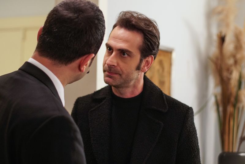 Erhan Alpay, actorul care îl interpretează pe Akîn, în “Fiica ambasadorului”: „Akîn este un sociopat, un personaj destul de nepoliticos și rău; mi-a plăcut să îl interpretez”