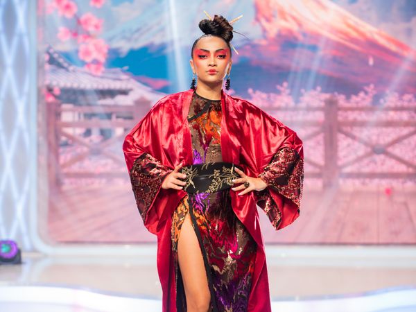 Bella Santiago &icirc;i face să pl&acirc;ngă pe jurații de la &ldquo;Bravo, ai stil! Celebrities&rdquo;. Tibi Clenci: &bdquo;Mă rugam la Dumnezeu&nbsp;să &icirc;mi spui că nu e adevărat&rdquo;