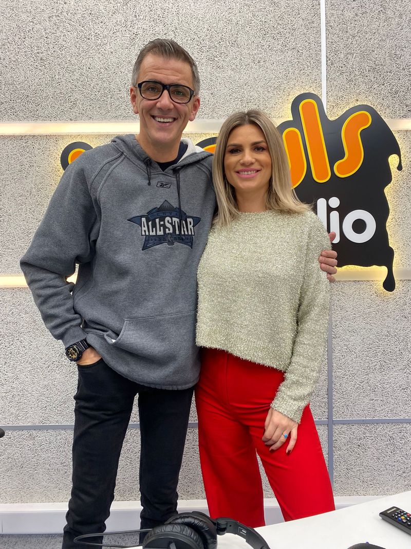 Ellie White vine la emisiunea “Invitatul de 12”, prezentată de Cosmin Cernat la Radio Impuls