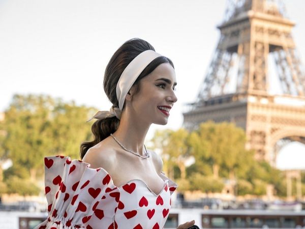 Serialul &bdquo;Emily in Paris&rdquo;, cu Lily Collins &icirc;n rol principal, re&icirc;nnoit cu sezoanele trei și patru