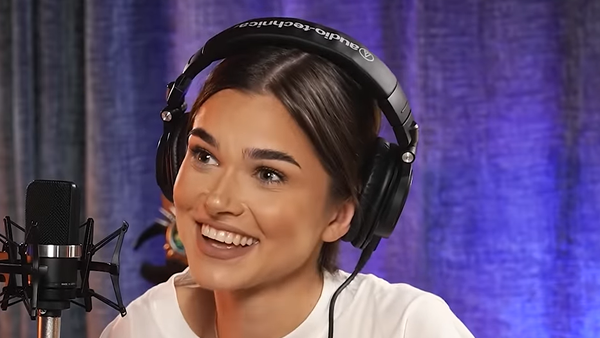 Theo Rose, declarații inedite despre planurile de viitor. Artista vrea să participe la Eurovision, dar și să se lanseze pe plan internațional: „N-are cum să mă oprească nimic”