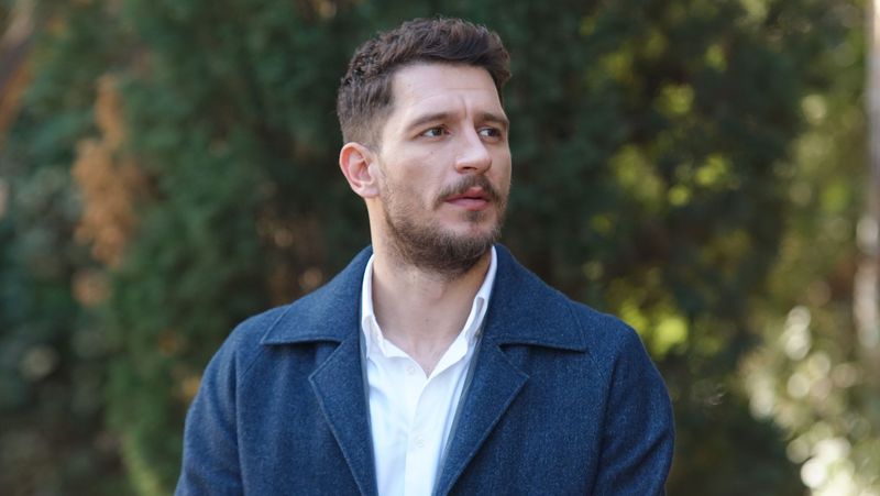 Uraz Kaygılaroğlu, Gediz din “Fiica ambasadorului”, un actor remarcabil și prezentator TV de succes