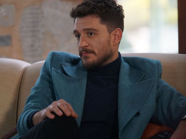 Uraz Kaygılaroğlu, Gediz din &ldquo;Fiica ambasadorului&rdquo;, un actor remarcabil și prezentator TV de succes