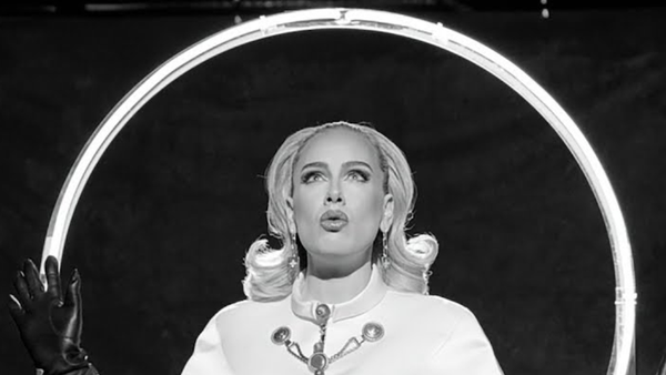 Adele a lansat  videoclipul piesei „Oh My God". Versuri aici