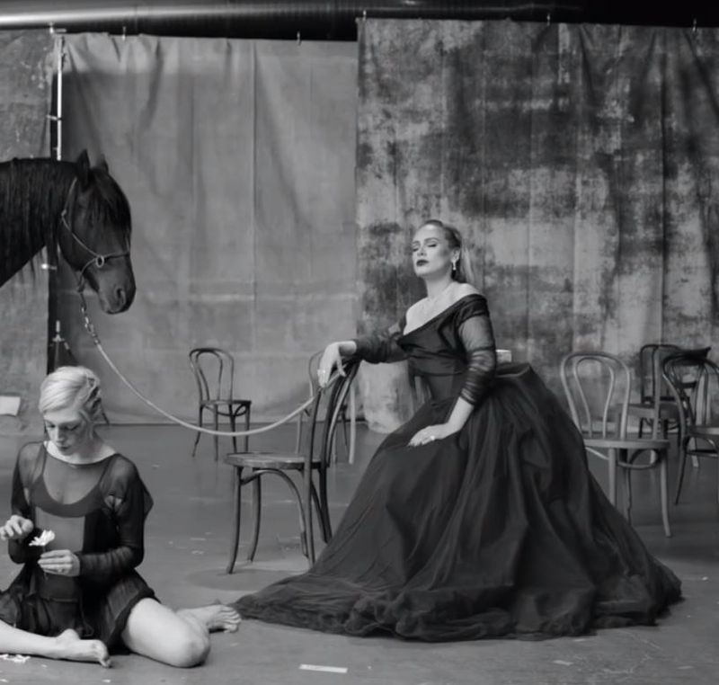 Adele a lansat  videoclipul piesei Oh My God