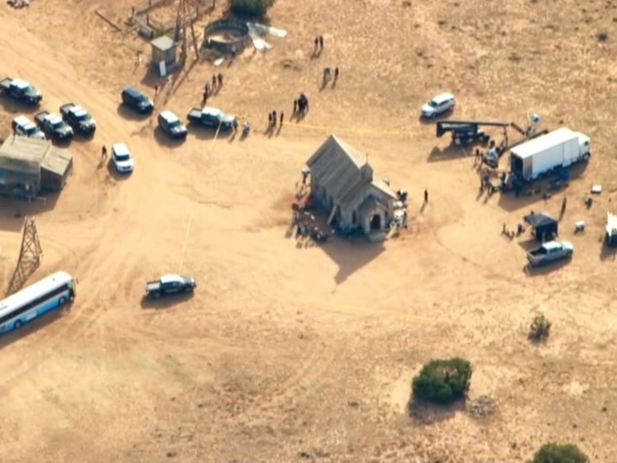 Armurierul producţiei „Rust”, Hannah Gutierrez Reed, a dat în judecată furnizorul de muniţie pentru că ar fi amestecat gloanţe oarbe şi reale