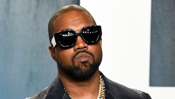 Kanye West, cercetat pentru agresiune după și-a doborât un fan la pământ cu un pumn! Rapperul american riscă să facă închisoare