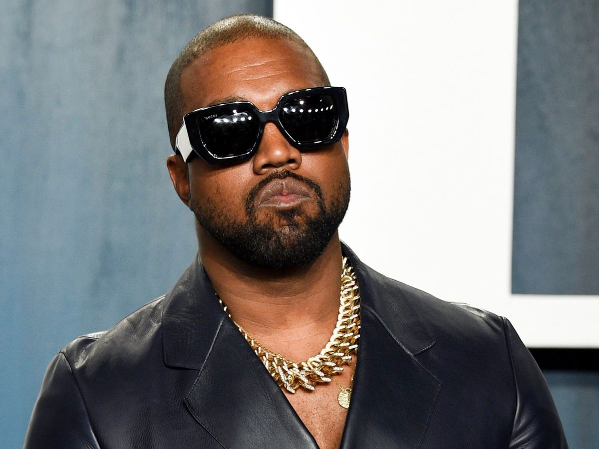 Kanye West, cercetat pentru agresiune după și-a doborât un fan la pământ cu un pumn! Rapperul american riscă să facă închisoare