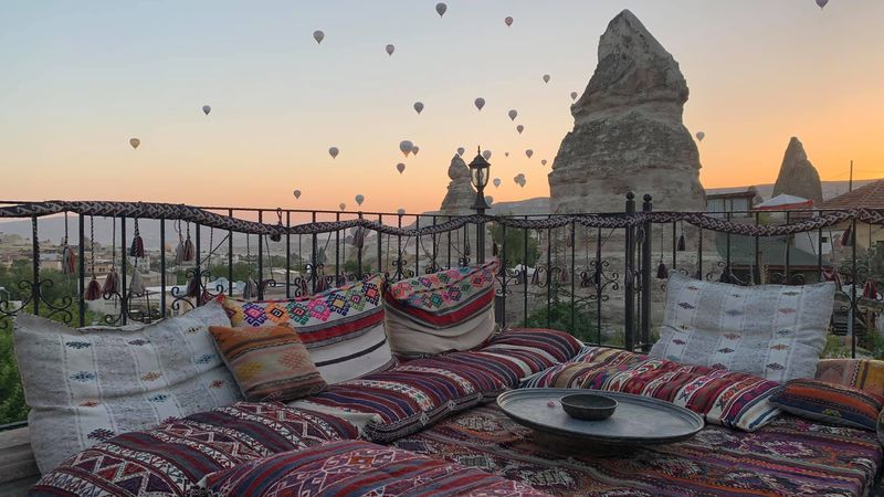 Ziua &Icirc;ndrăgostiţilor 2022: Valentine's Day vs. Dragobete. Destinaţii de vis pentru cupluri