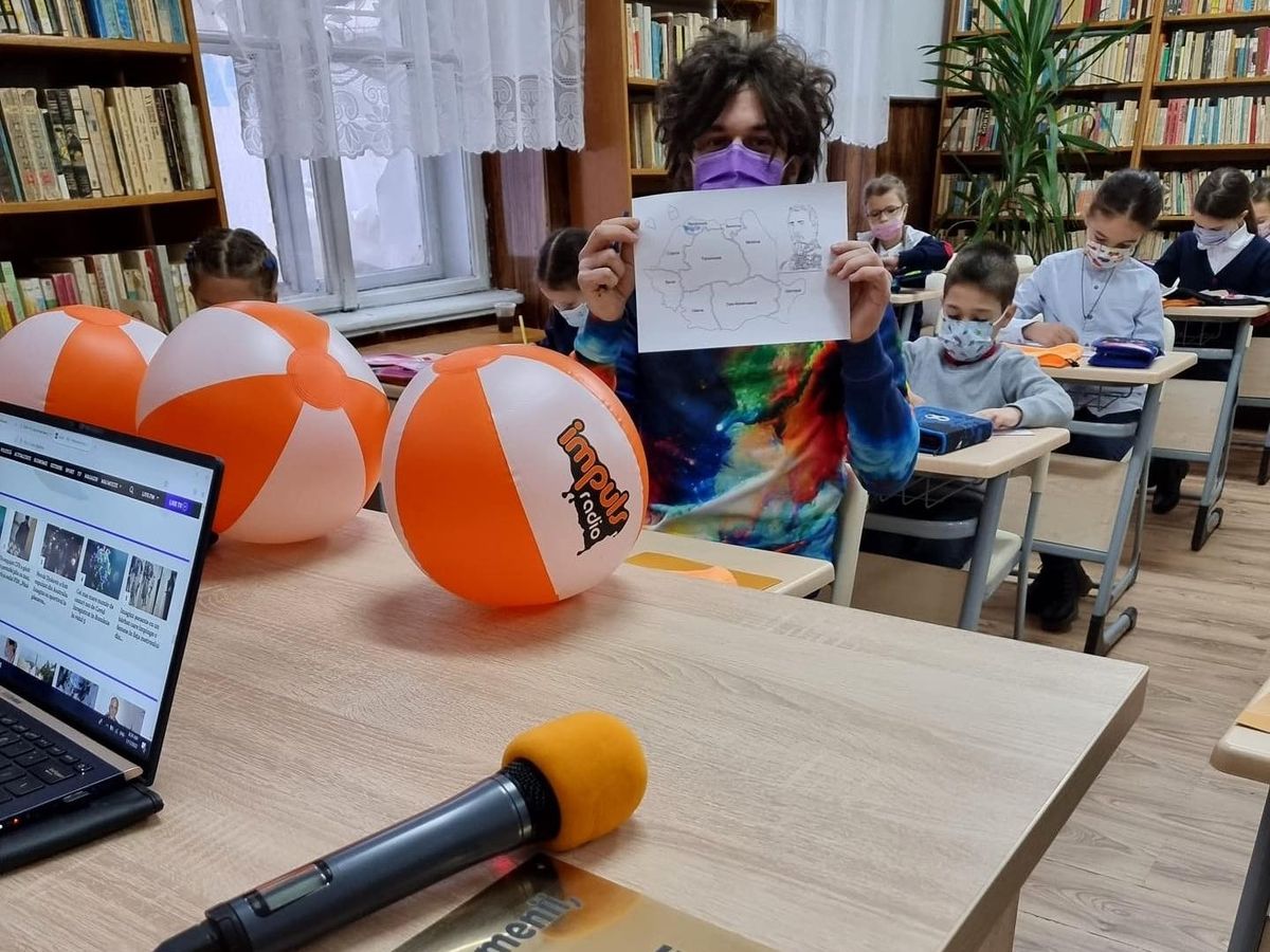  Clasa „Dimineața Nebună” a fost mobilată în cadrul proiectului „Facem școala bine”. Cum au reacționat diriginta și copiii din cadrul Liceului Tudor Ciortea?! 