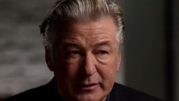 Noi detalii în cazul lui Alec Baldwin! Actorul a predat telefonul său poliției pentru investigarea morții cineastei Halyna Hutchins