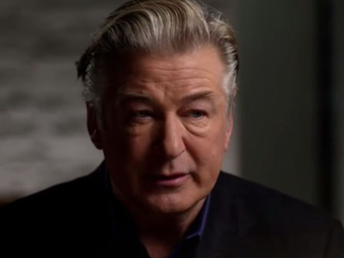 Noi detalii în cazul lui Alec Baldwin! Actorul a predat telefonul său poliției pentru investigarea morții cineastei Halyna Hutchins