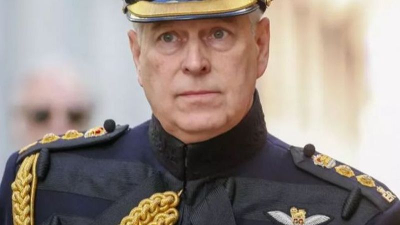 Decizie radicală! Prințul Andrew, aflat &icirc;n mijlocul unui scandal, și-a șters conturile de Twitter și YouTube