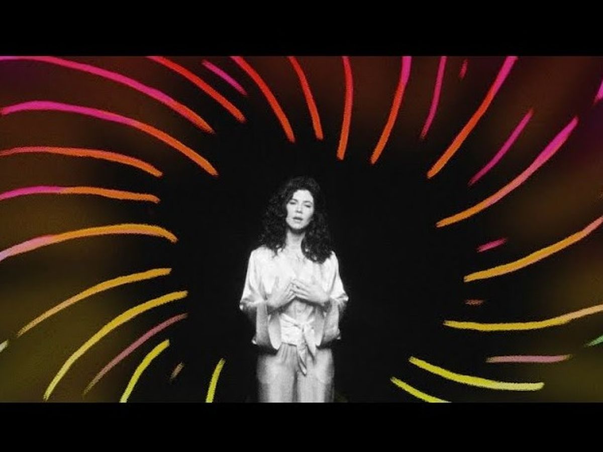 MARINA a lansat piesa &bdquo;Happy Loner&rdquo;