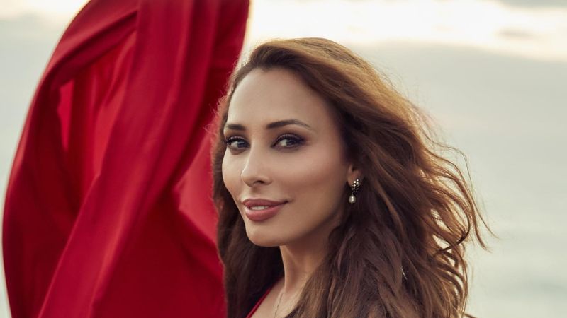 Iulia V&acirc;ntur va apărea &icirc;ntr-un film &icirc;n care joacă iubitul ei, Salman Khan! Primele declarații ale vedetei: &bdquo;O poveste de dragoste vine să-și lase magia asupra ta&rdquo;