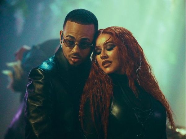 VERSURI Christina Aguilera și Ozuna &bdquo;Santo&rdquo;