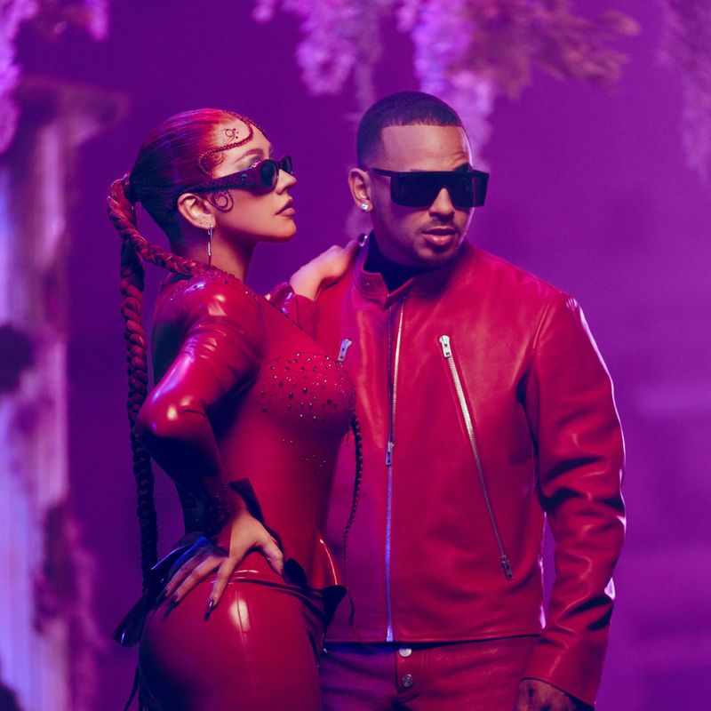 VERSURI Christina Aguilera și Ozuna „Santo”