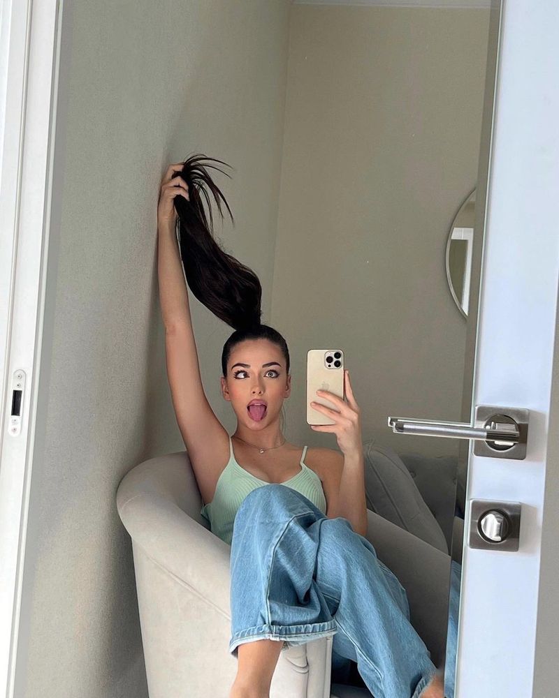 Andreea Bostanica, cea mai virală artista de pe TikTok România, lansează „Ce ascultă inima” 