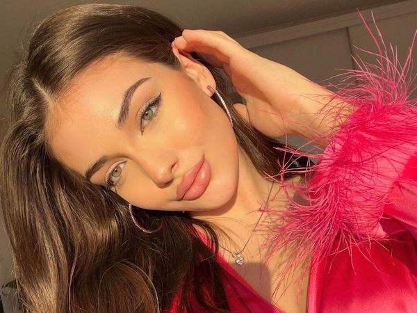 Andreea Bostanica, cea mai virală artista de pe TikTok Rom&acirc;nia, lansează &bdquo;Ce ascultă inima&rdquo;
