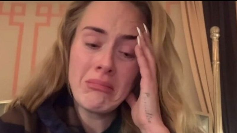 Adele a izbucnit &icirc;n pl&acirc;ns! Motivul pentru care artista a vărsat lacrimi pe rețelele sociale: &bdquo;&Icirc;mi pare sincer rău! Am &icirc;ncercat tot ce mi-a stat &icirc;n putință&rdquo;