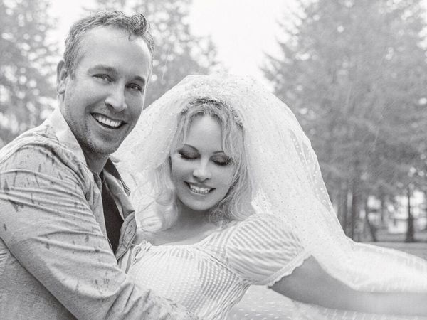 Pamela Anderson și Dan Hayhurst s-au despărțit după un an de la nuntă! Actrița divorțează pentru a cincea oară
