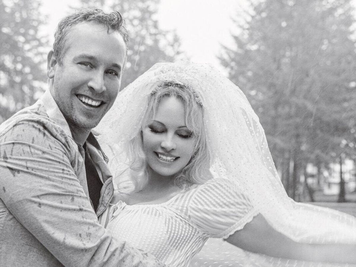 Pamela Anderson și Dan Hayhurst s-au despărțit după un an de la nuntă! Actrița divorțează pentru a cincea oară