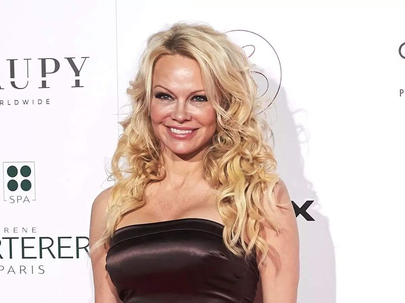 Pamela Anderson și Dan Hayhurst s-au despărțit după un an de la nuntă! Actrița divorțează pentru a cincea oară