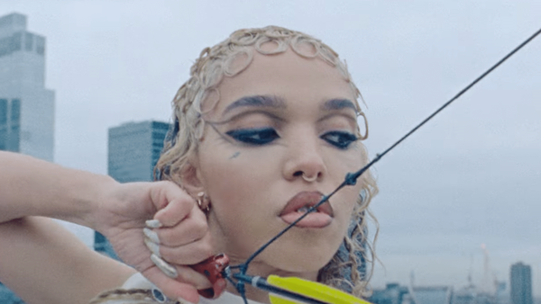 FKA twigs a lansat piesa „meta angel”