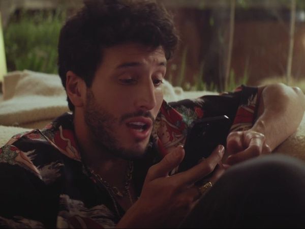 Sebasti&aacute;n Yatra a lansat piesa &bdquo;Melanc&oacute;licos An&oacute;nimos&rdquo;