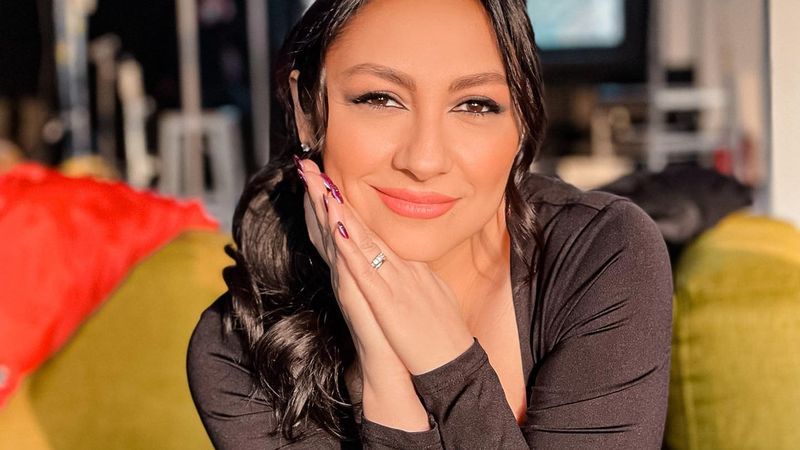 Andra lansează &bdquo;Pas cu pas&rdquo;! Artista le-a c&acirc;ntat fanilor refrenul piesei: &bdquo;Abia aștept să-l auziți&rdquo;. Video