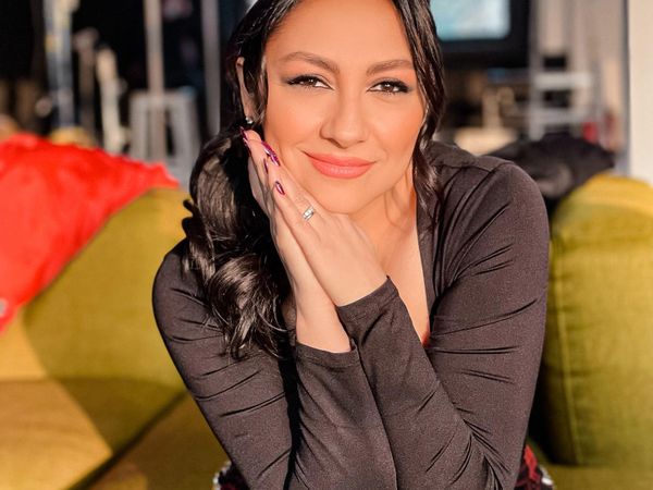 Andra lansează &bdquo;Pas cu pas&rdquo;! Artista le-a c&acirc;ntat fanilor refrenul piesei: &bdquo;Abia aștept să-l auziți&rdquo;. Video