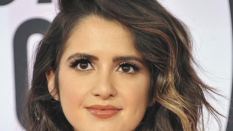 Cine este Laura Marano, actriţa principală The Royal Treatment?