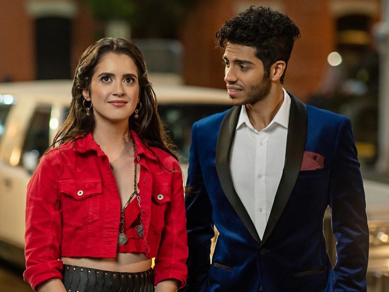 Cine este Laura Marano, actriţa principală The Royal Treatment?