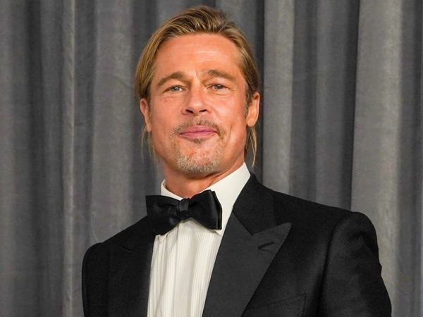 Brad Pitt iubește din nou?! Actorul a fost surprins cu c&acirc;ntăreața suedeză Lykke Li: &bdquo;Și-au ținut relația secretă at&acirc;t de ușor pentru că sunt vecini&rdquo;