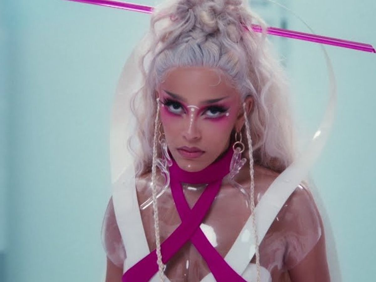 Doja Cat a lansat videoclipul piesei „Get Into It”