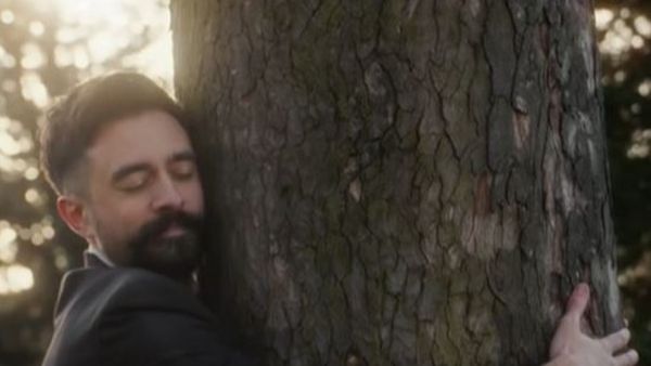 Trupa Bastille a lansat videoclipul piesei „Shut Off The Lights”