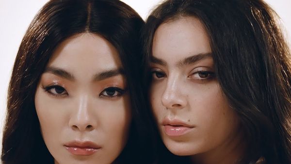 Charli XCX a lansat piesa „Beg For You”, în colaborare cu Rina Sawayama