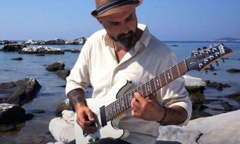 Cezar Popescu, chitarist cunoscut al formațiilor Vița de Vie și Days of Confusion, a lansat primul său single - 