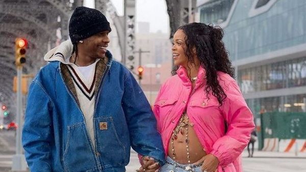 Rihanna a postat prima fotografie cu burtica de gravidă. Cum au reacționat fanii din mediul online?!