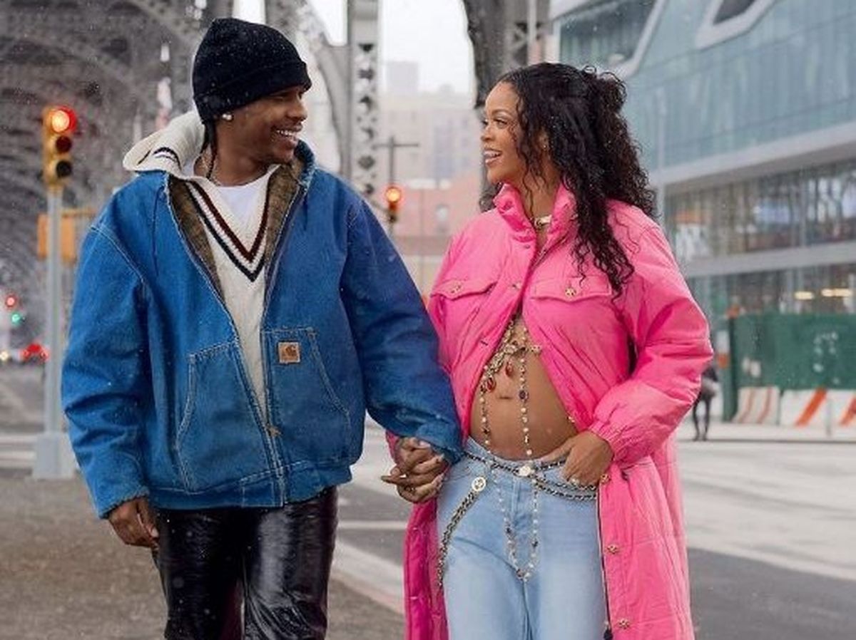 Rihanna  a postat prima fotografie cu burtica de gravidă. Cum au reacționat fanii din mediul online?! 