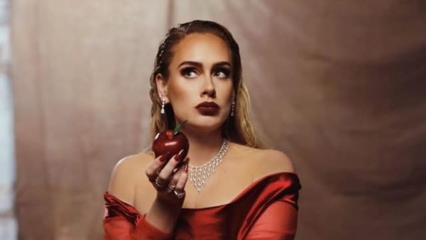 După ce și-a anulat turneul din Las Vegas, Adele a confirmat că va cânta la Brit Awards. Mesajul prin care i-a anunțat pe fani