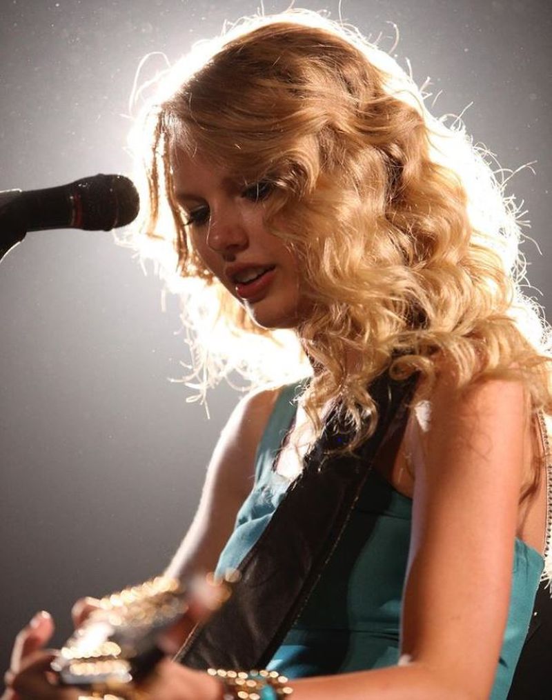 Taylor Swift, subiect de studiu la o facultate din New York!