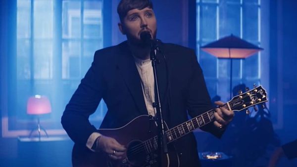 Concertul lui James Arthur de la București, reprogramat &icirc;n august! Evenimentul se va desfășura la Arenele Romane