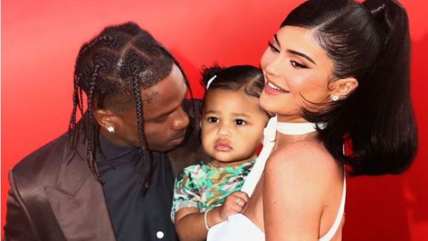 Kylie Jenner și Travis Scott au devenit părinți pentru a doua oară. Primele imagini cu bebelușul