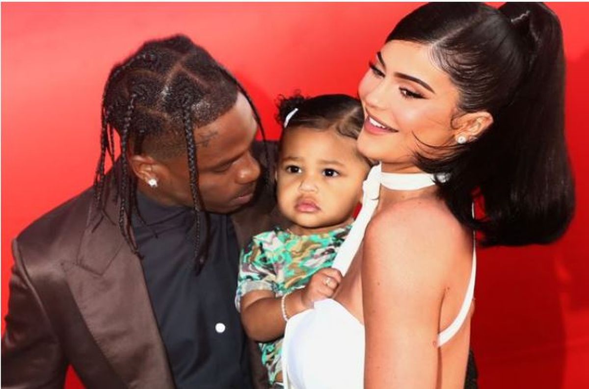 Kylie Jenner și Travis Scott au devenit părinți pentru a doua oară. Primele imagini cu bebelușul 