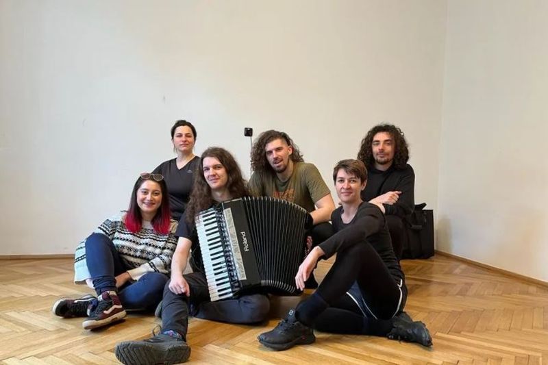 Grupul E-an-na a intrat în YouTube Trending cu 