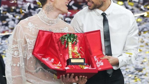 VIDEO: Mahmood și Blanco au câștigat festivalul Sanremo cu piesa -„Brividi"! Cei doi artiști vor reprezenta Italia la Eurovision 2022
