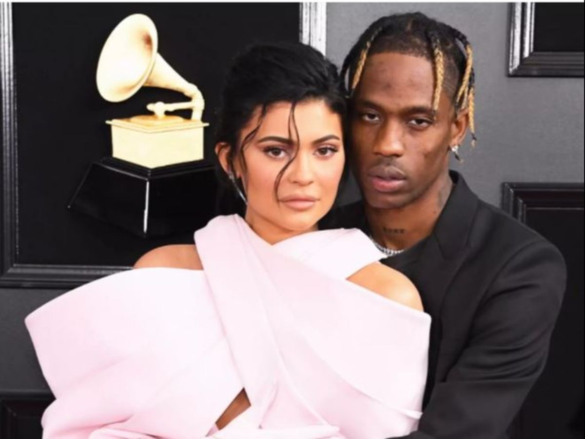 Kylie Jenner şi Travis Scott au ales numele bebeluşului, dar &icirc;ncă nu vor să-l dezvăluie. Care este motivul?!